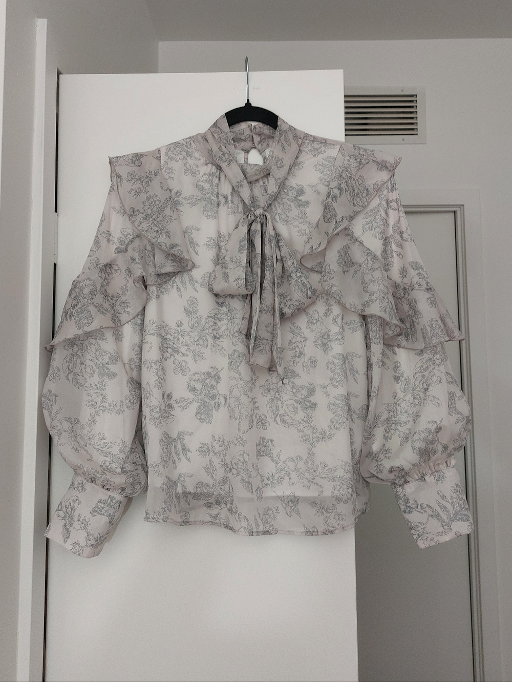 Ingni | Sheer Floral Ruffle Blouse